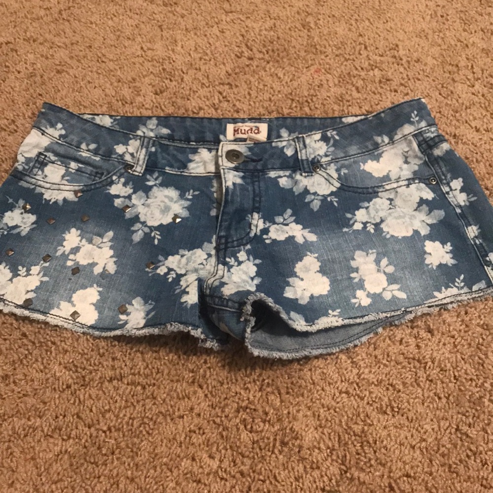 short shorts white flowers